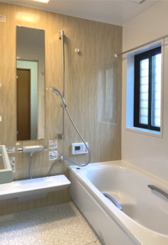 橿原市でリフォームされた明るく清潔感のある浴室空間