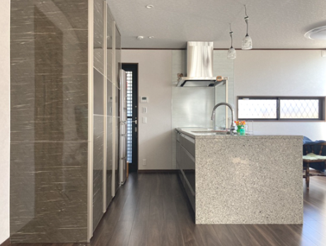 雰囲気UP!シックな対面キッチン/キッチンリフォーム/大和高田市